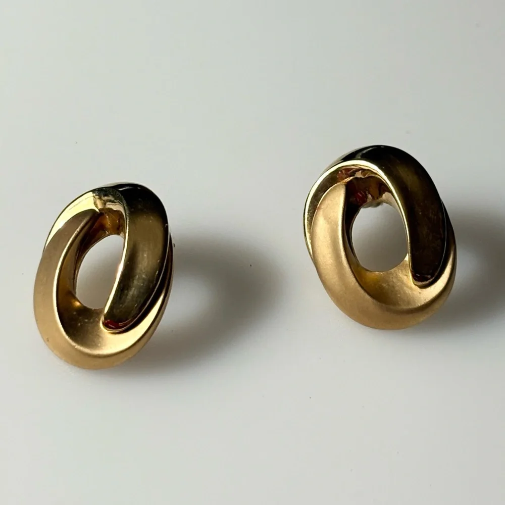 Vintage Gold-tone Matte Shiny Stamped Thailand Post Earrings - Picture 3 of 12
